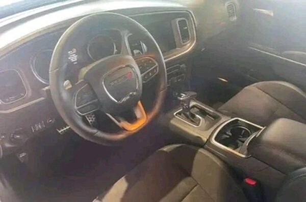 2013 Dodge Charger R/T 5.7 V8 - Image 4