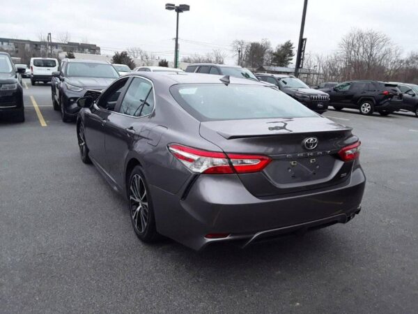2020 Toyota Camry SE Auto - Image 5