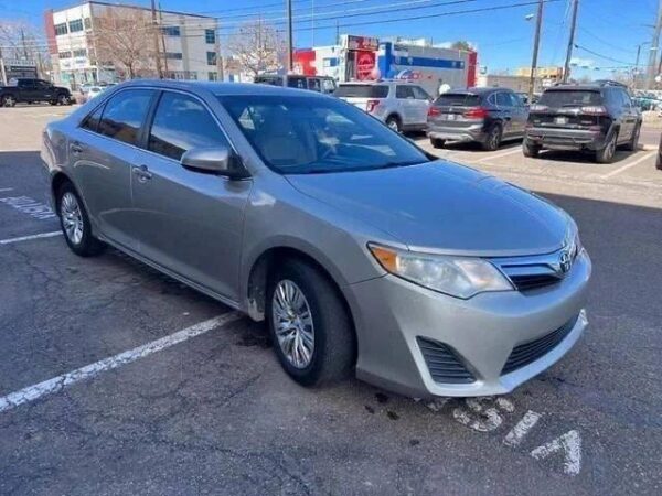 2014 Toyota Camry LE - Image 4