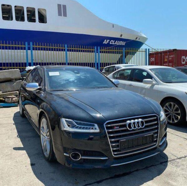 Audi S8 - Image 3